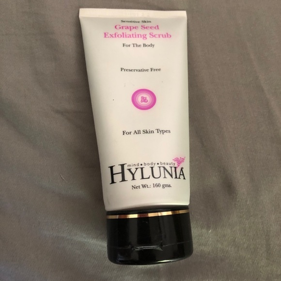 Grape seed exfoliating face wash- Luxury brand - Picture 2 of 4